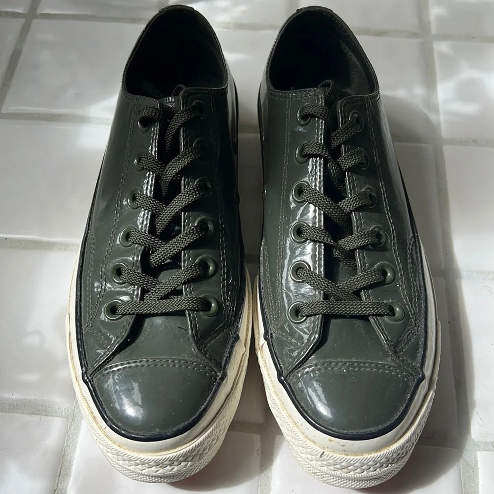 Like New - Low top Converse “Chucks” - Picture 1 of 7